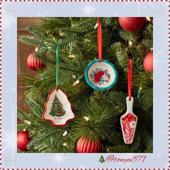 2021 🦋 New Pioneer Woman Christmas Baking Ornament Bundle, Set of 3 - Picture 4 of 7